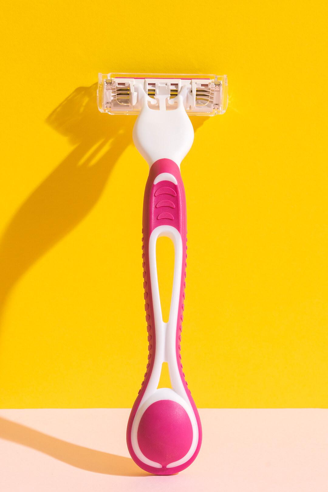 An image of a razor leaning towards a yellow wall Desktop
