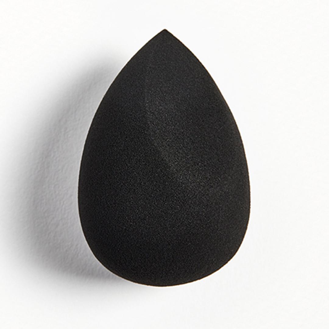 Here’s How to Use a Makeup Sponge, Step-by-Step From Experts