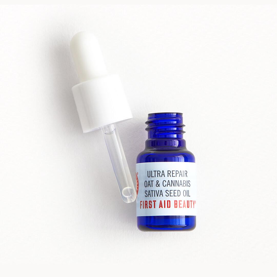 FIRST AID BEAUTY Ultra Repair Oat and Cannabis Sativa Seed Oil Desktop