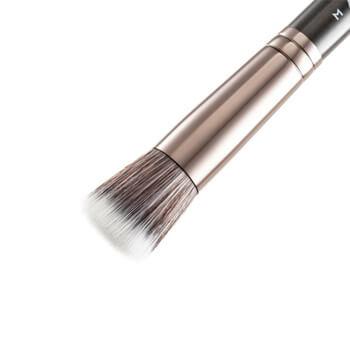 MAKEUP GEEK Cheek Highlighter Brush Mobile