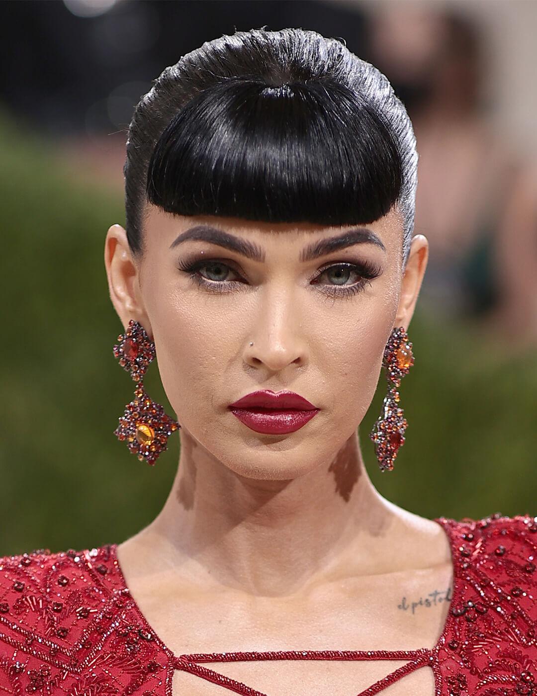 Megan Fox in classic hairstyle with bangs and sequined red dress Desktop