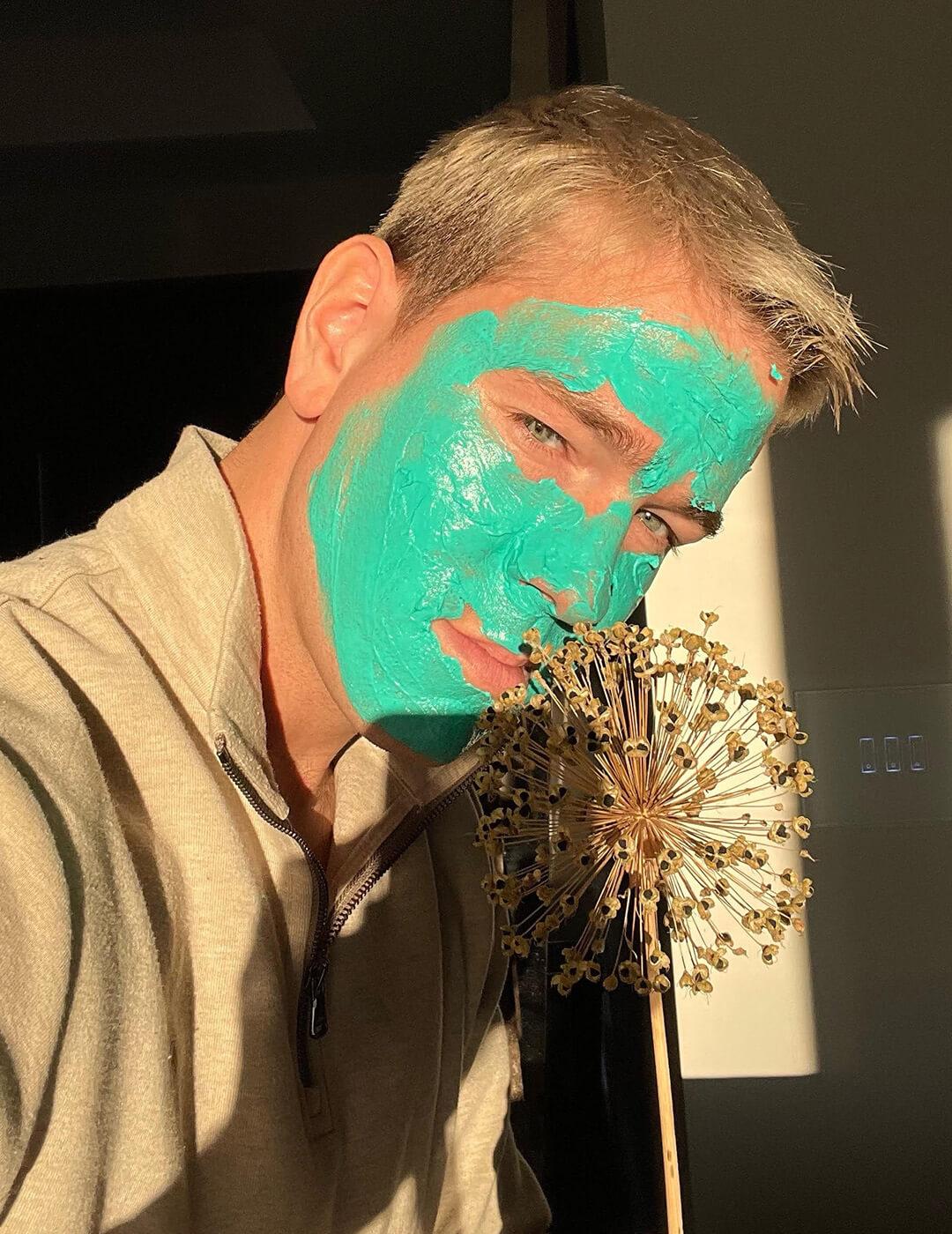 Ryan Dubs selfie with face mask on Desktop