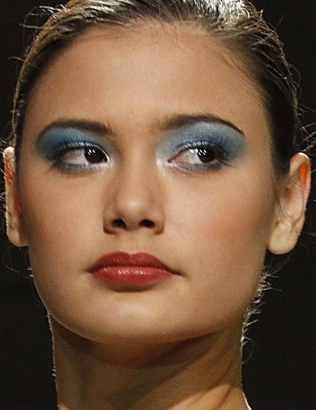 Model rocking a 90's blue eye makeup look Desktop
