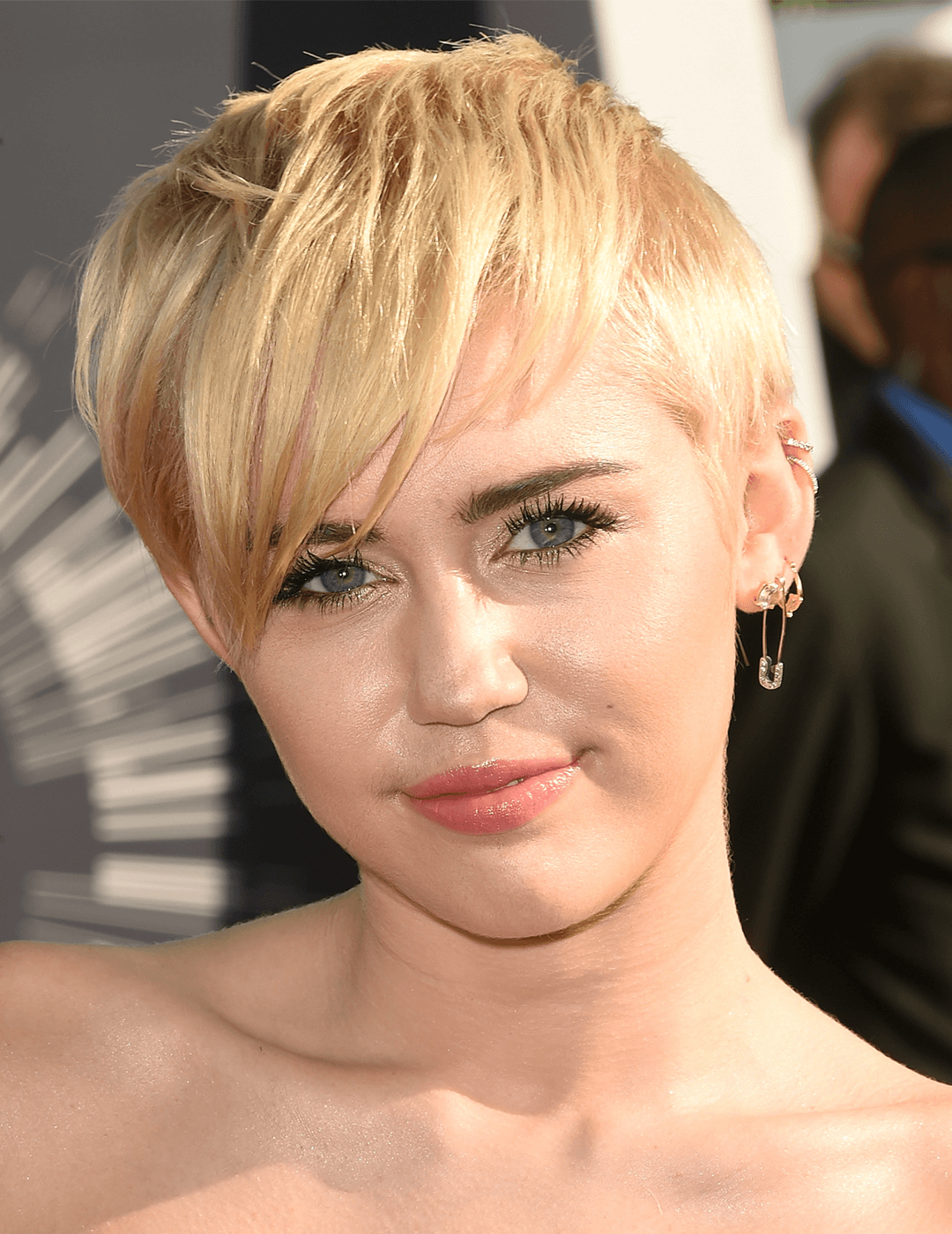 Miley Cyrus rocking a long pixie hairstyle Desktop