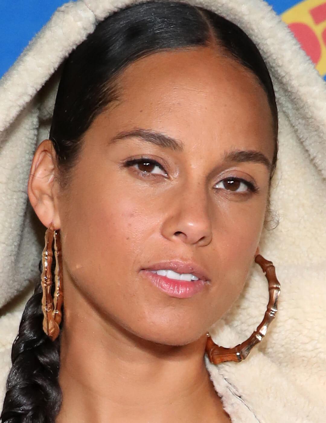 Close-up of Alicia Keys with a no-makeup makeup look and gold hoop earrings Desktop