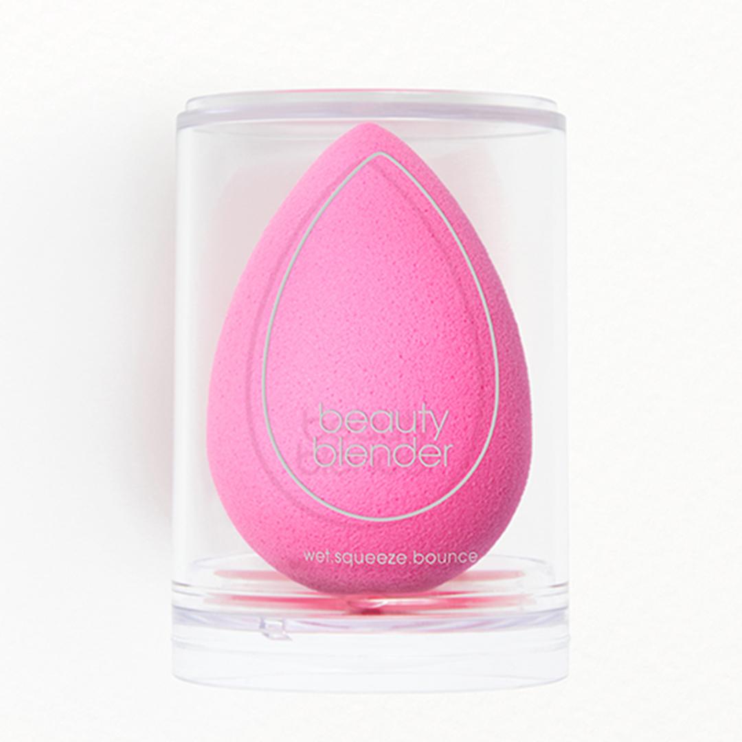 Here’s How to Use a Makeup Sponge, Step-by-Step From Experts