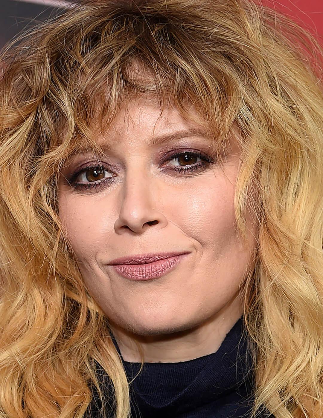 A photo of Natasha Lyonne with a messy shag Mobile