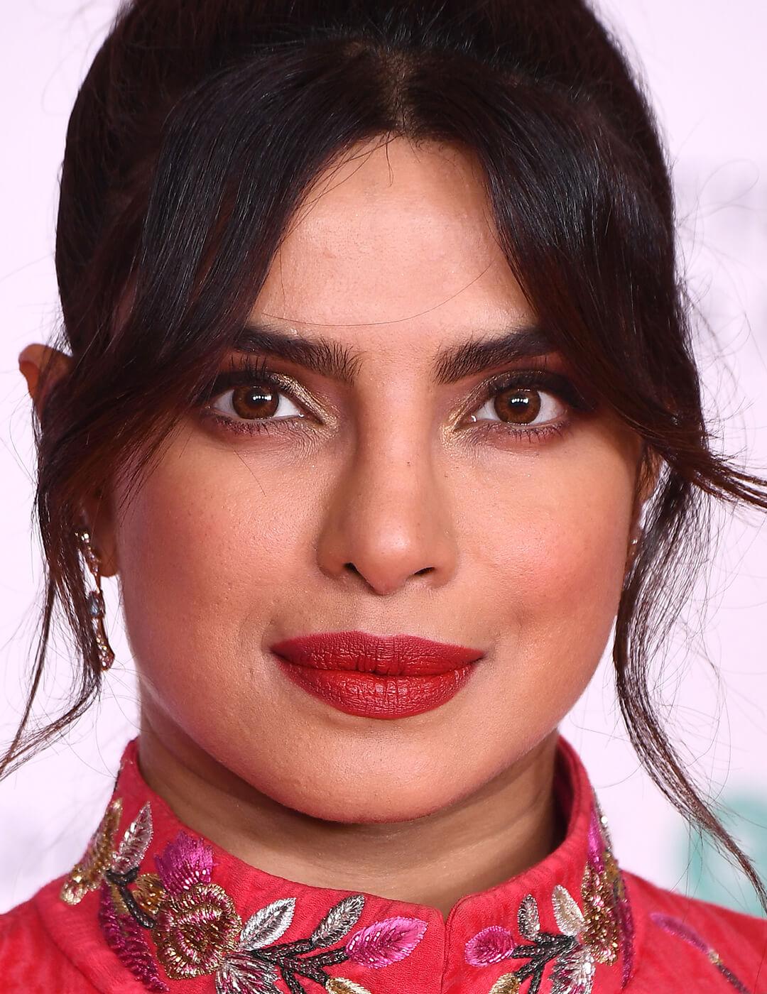 A photo of Priyanka Chopra wearing red lipstick Desktop