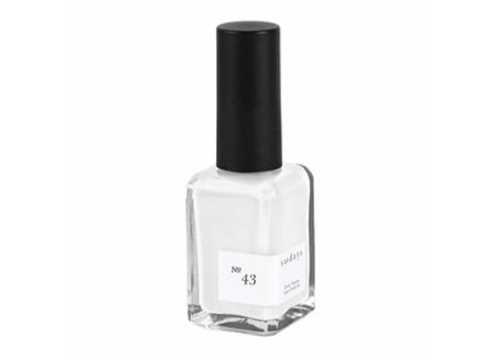 An image of DECO MIAMI nail polish in Coco and an image of SUNDAYS nail polish in No. 43 Desktop