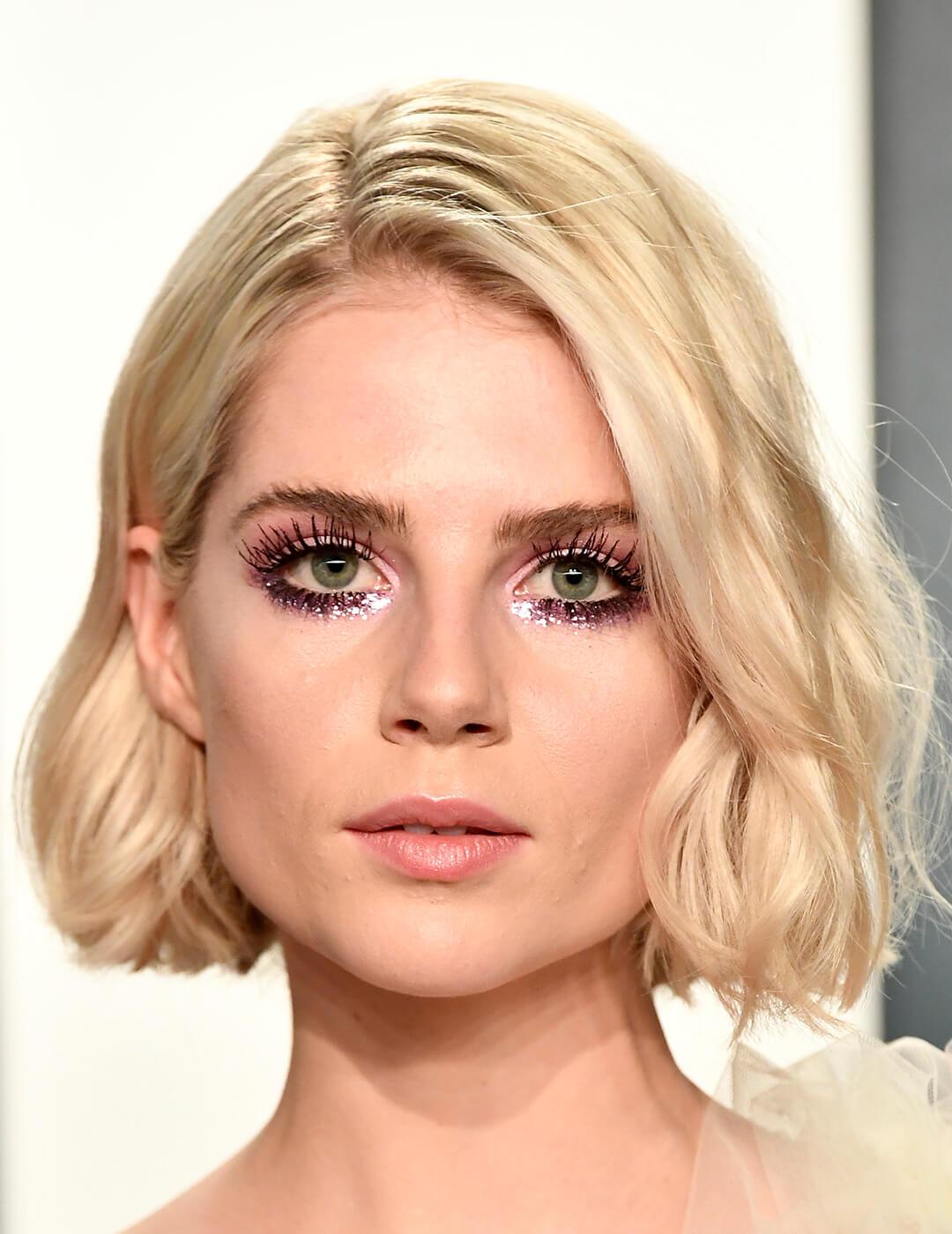 A photo of Lucy Boynton with a shaggy bob Mobile