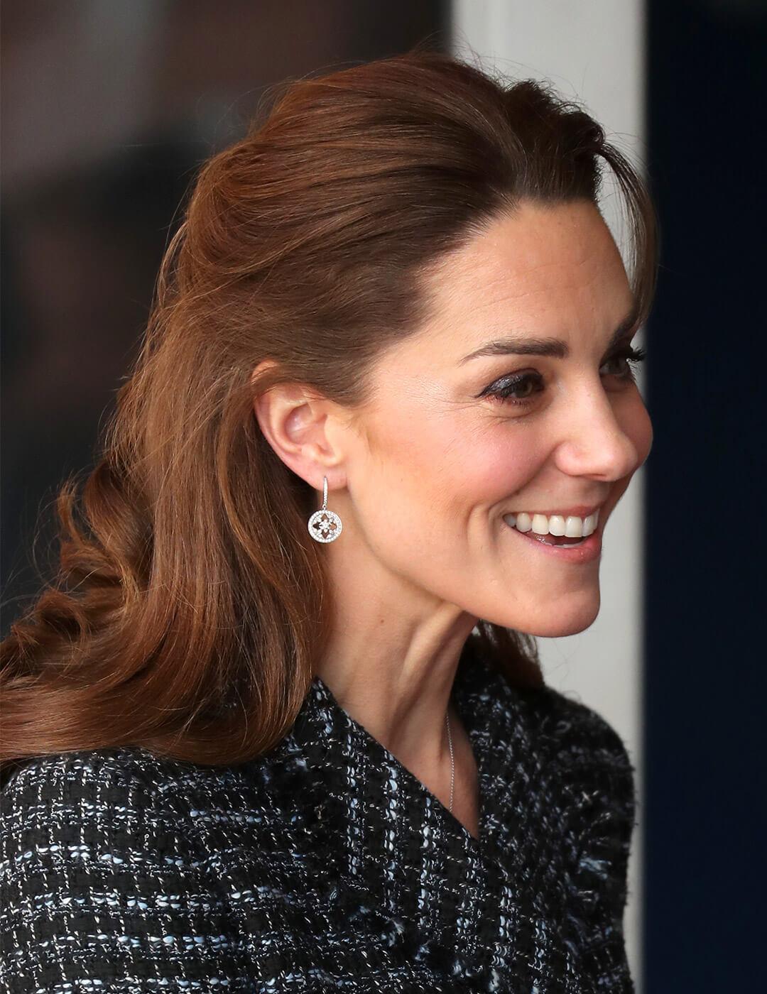 A photo of Kate Middleton with a half-up hairstyle Mobile