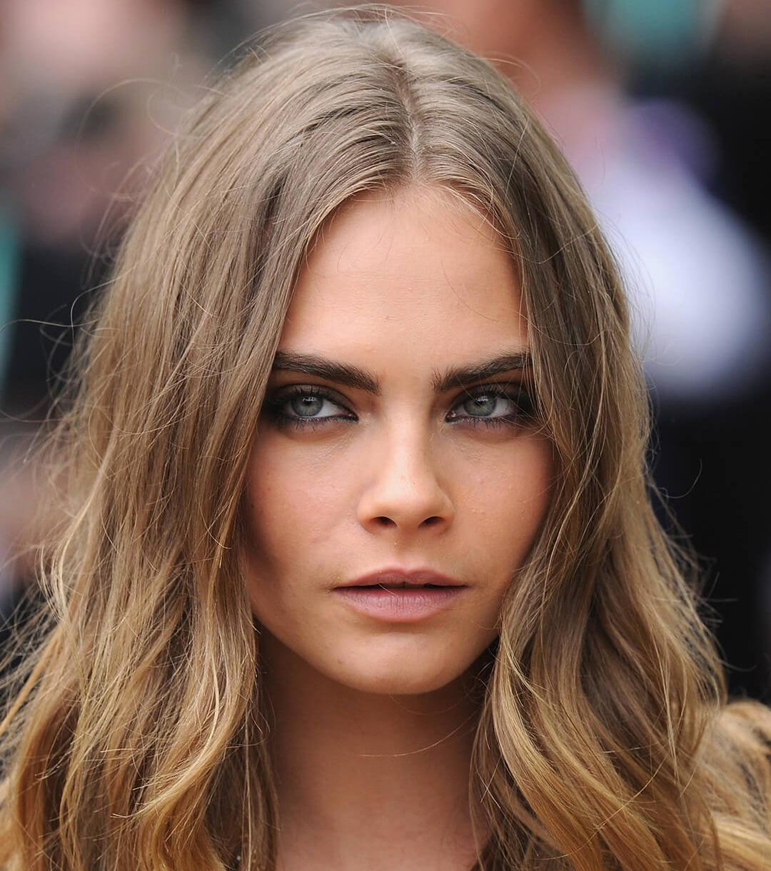 Close-up of Cara Delevingne rocking a smudged eyeliner makeup look on the red carpet Desktop