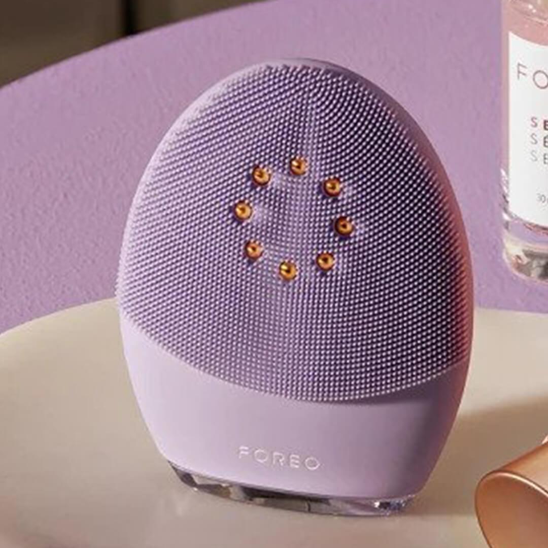 FOREO Luna 3 Plus Cleansing Brush with Microcurrent Desktop