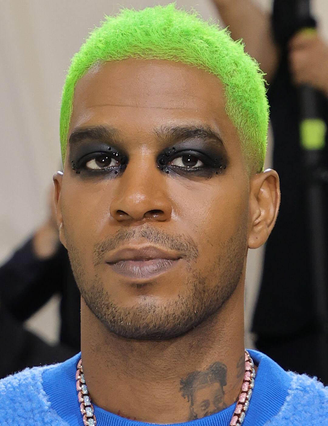 Kid Cudi rocking lime green hair and rhinestone-laden black eyeshadow makeup look at the red carpet Mobile