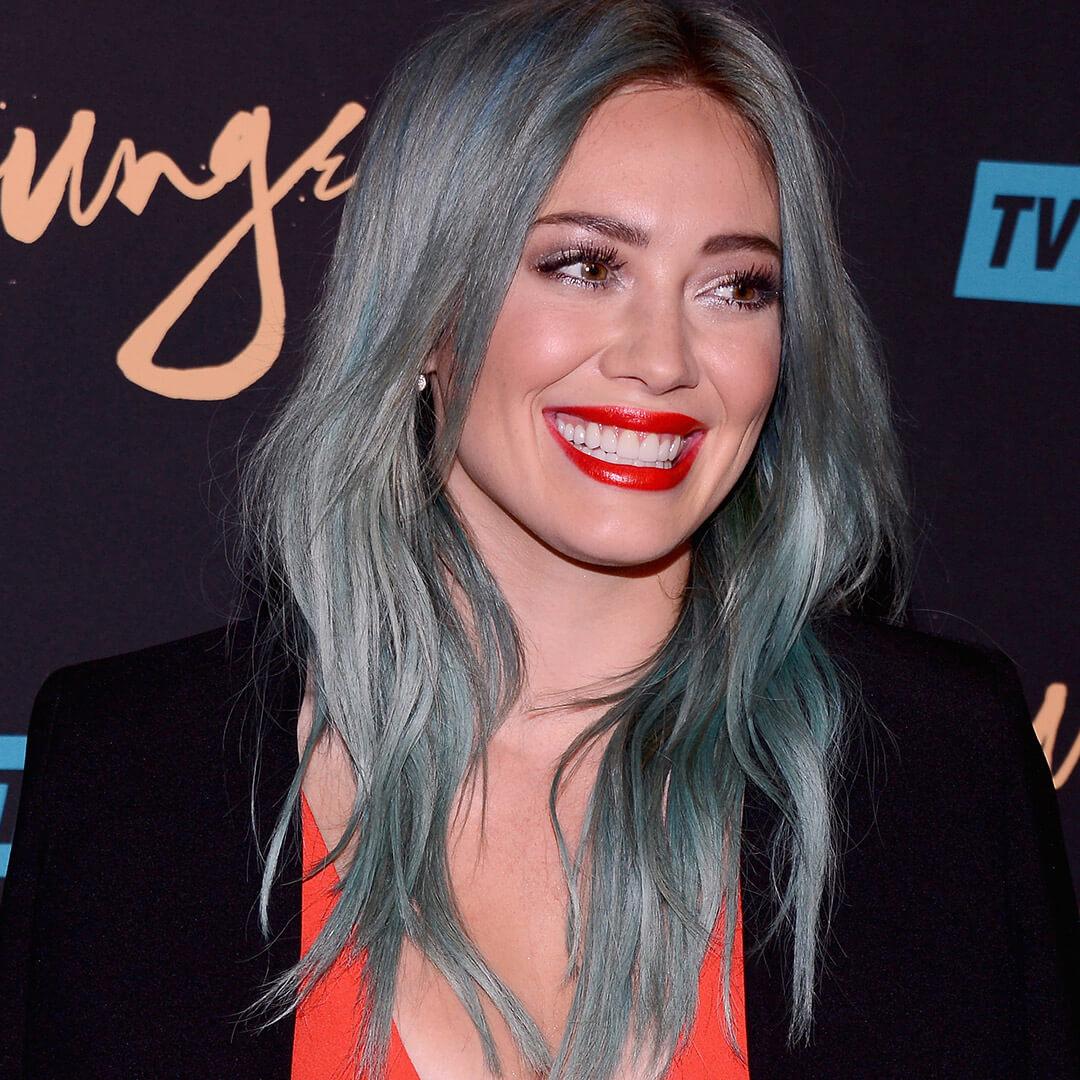 A photo of Hilary Duff with pastel turquoise hair Mobile
