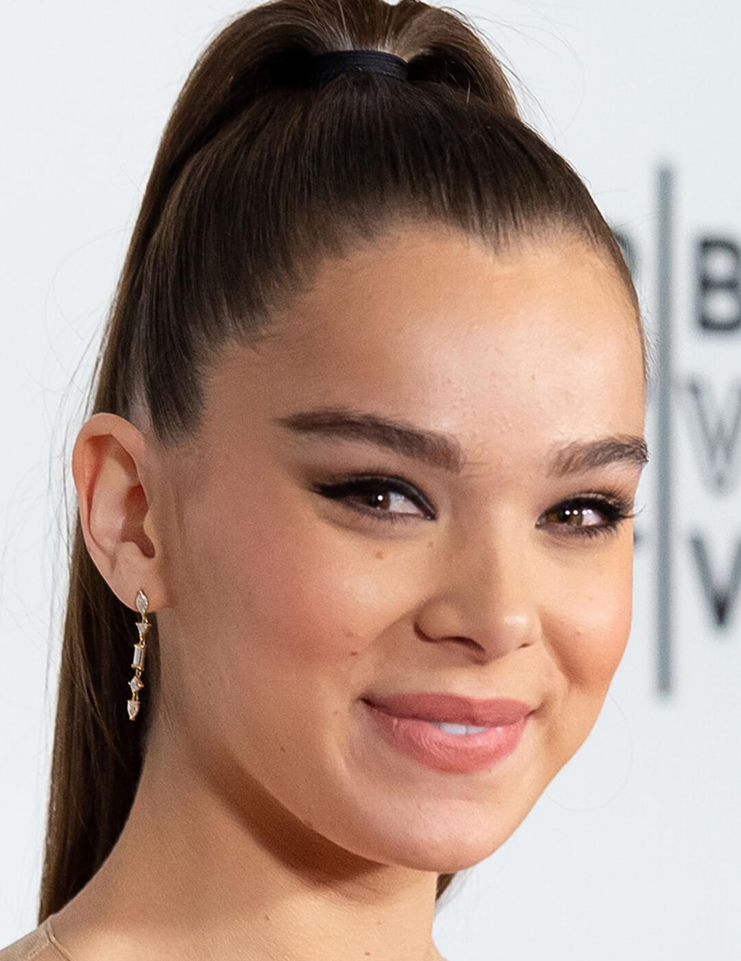 Hailee Steinfeld rocking a high ponytail hairstyle, cat eye makeup look, and nude lips Desktop