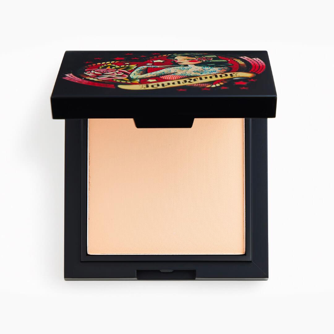 REINA REBELDE On Your Face Finishing Powder in Almendra Desktop