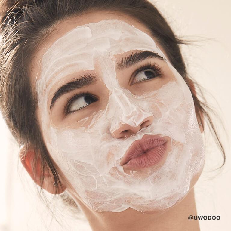 A model having face mask on purses her lips Desktop