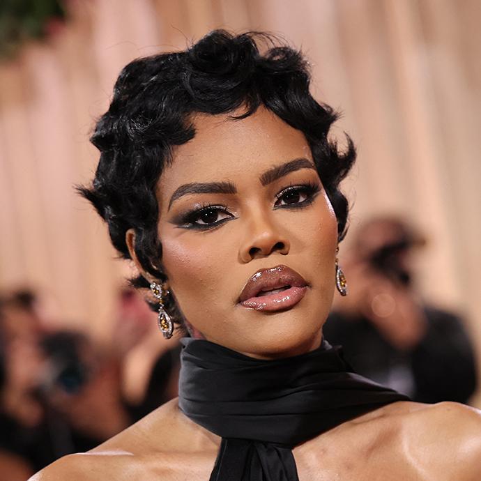 Teyana Taylor-s Shimmering Smoky Eyes thanksgiving-makeup-looks mobile